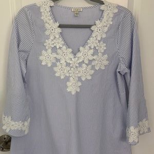 LIKE NEW- Tunic Top with white floral embellishments